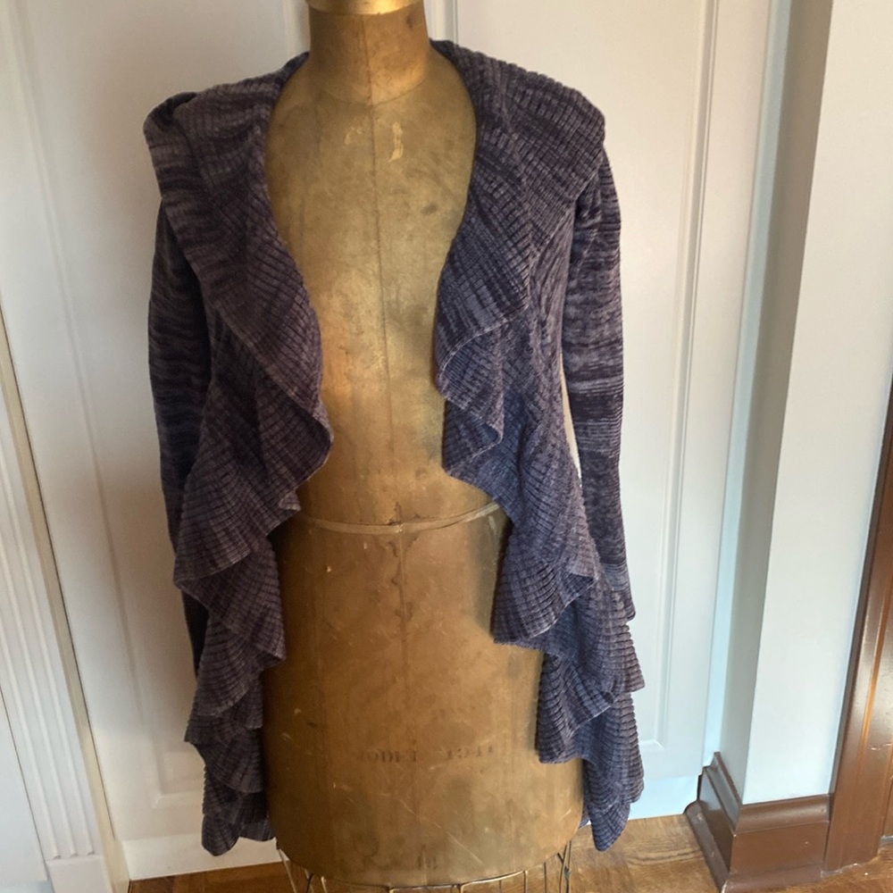 NEIMAN MARCUS LONG SLEEVE SWEATER SIZE XS.